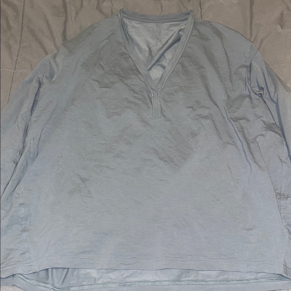 Lululemon back in action V-neck